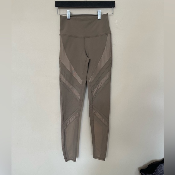 Alo Yoga High Waisted Leggings Epic in Gravel! - Picture 3 of 10